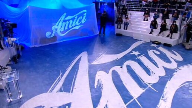 Amici 21, spoiler prima registrazione: il talent riparte con un omaggio a Merlo.