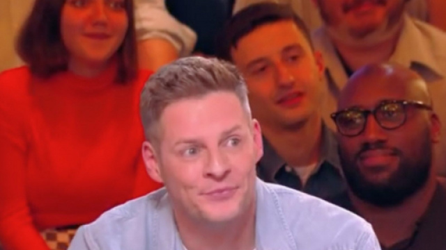 Matthieu Delormeau sur le plateau de TPMP. Source : capture d&rsquo;&eacute;cran C8.