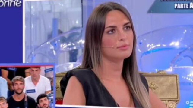 Uomini e donne, Andrea Nicole rifiutata dai corteggiatori, fan polemici: '&Egrave; mortificante'.