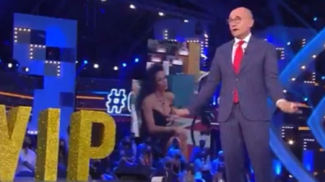 Grande Fratello Vip 6, bufera contro Signorini.
