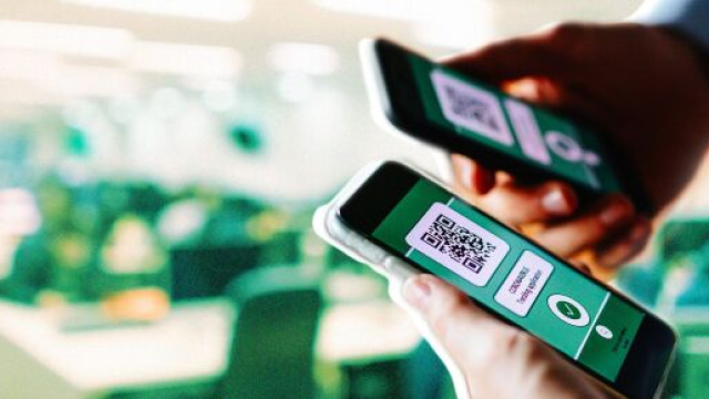 L'obbligo di green pass per tutti i lavoratori accelera la campagna vaccinale.
