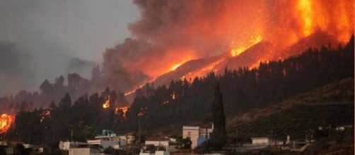 La zona volc&aacute;nica de Cumbre Vieja en La Palma est&aacute; en plena actividad. (Captura TVE)