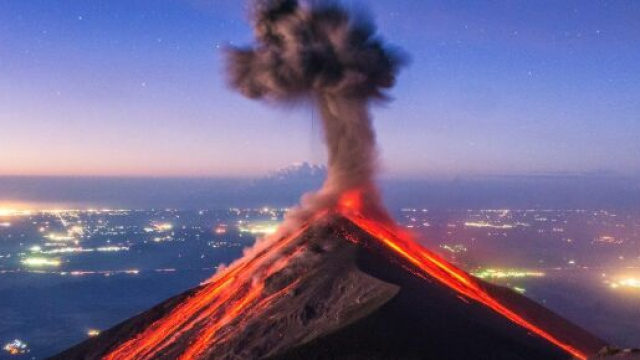 Una spettacolare eruzione esplosiva.