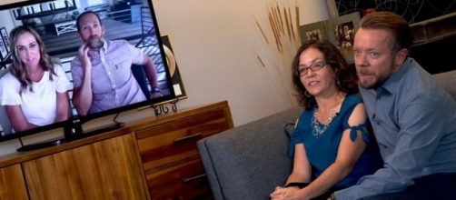 El matrimonio McNeill de Colorado y Johnson de Utah. Los Johnson descubrieron que &eacute;l no es padre de su hijo. (Captura ABC4)