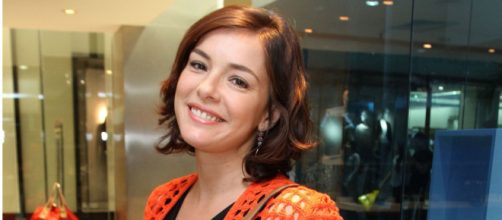 Regiane Alves ganha felicita&ccedil;&otilde;es (Divulga&ccedil;&atilde;o)