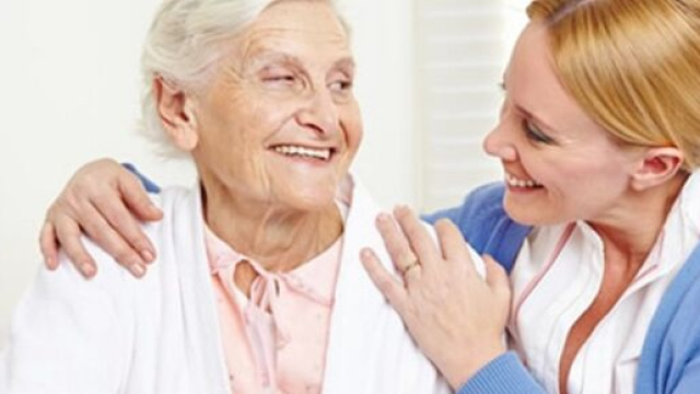 Green pass: per colf e badanti senza, sia regolari che 'in nero', c'&egrave; la sospensione.