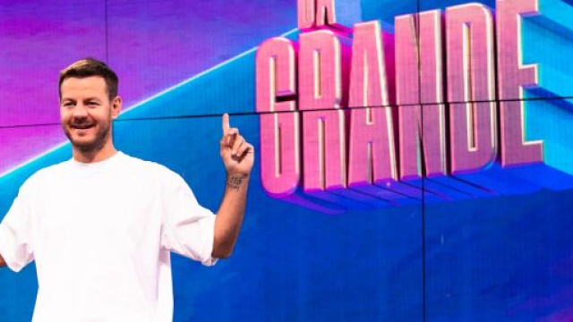 Il nuovo show di Cattelan su Rai 1 &egrave; 'Da grande', ma con poco pubblico.