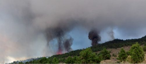 Ha emergido una nueva boca en el volc&aacute;n de La Palma (@involcan)