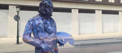 Un joven da&ntilde;&oacute; una escultura en homenaje al pintor Francisco De Goya (@zaragoza_es)