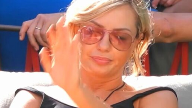 GF Vip, Manilla sbotta con Tommaso per le pulizie: 'Dalla mattina alla sera sul divano'.