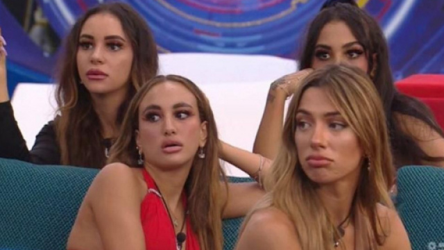Grande Fratello Vip, Clarissa e Jessica contro Soleil: 'Sui social la odiano tutti'.