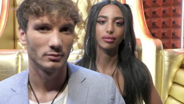 Grande Fratello Vip, Lul&ugrave; conferma le effusioni a letto con Manuel: 'Gli ho dato un bacio'.