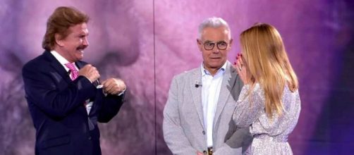 El reencuentro se produjo en directo en el reality (@telecincoes)
