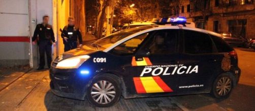 La Polic&iacute;a Nacional detuvo a la mujer en el momento crucial. (@policia)