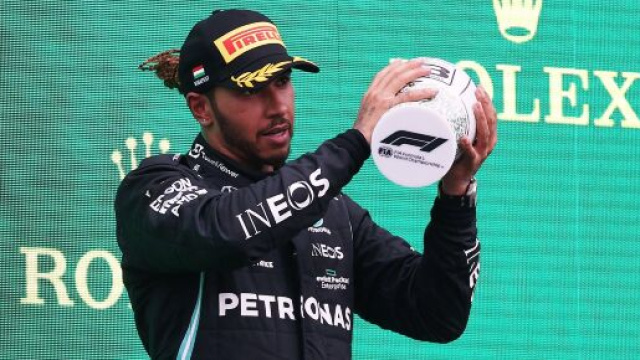 F1 Gran Premio di Russia: vince Hamilton, seguito da Verstappen e Sainz.