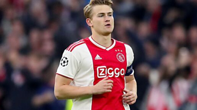 Matthijs de Ligt con la maglia dell'Ajax.