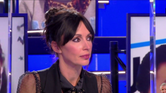 G&eacute;raldine Maillet sur le plateau de TPMP s&rsquo;en prend &agrave; Taha Bouhafs. Source : capture d&rsquo;&eacute;cran C8.