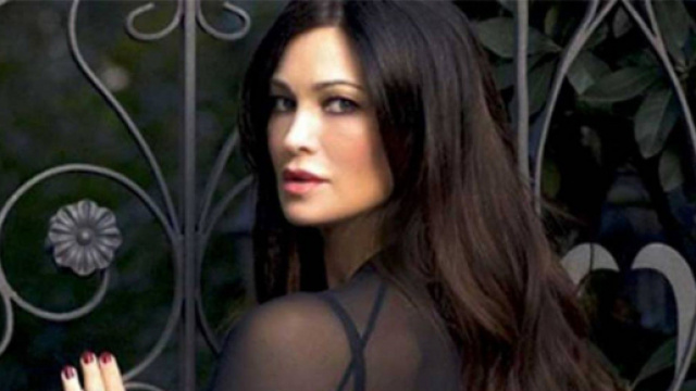 Manuela Arcuri ha raccontato di alcune molestie sul set.