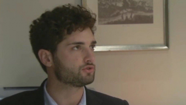 Upas, trame all'8/10: Niko ha momenti di grande angoscia e una minaccia incombe su di lui.