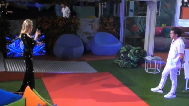 GF Vip, Eletti contro l'ex Valentina: 'Si &egrave; fatta dare consigli da Fabrizio Corona'.