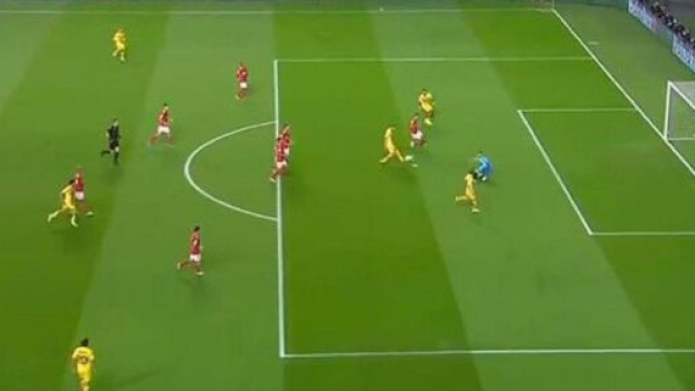 L'incroyable rat&eacute; de Luuk de Jong (capture YouTube)