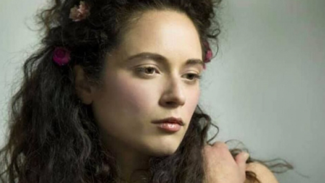 Agnese Lorenzini ama la natura e leggere libri.