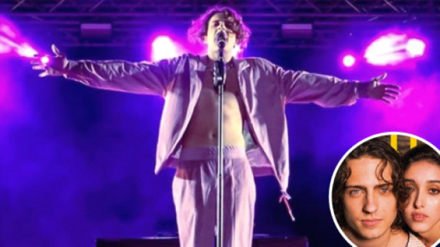 Sangiovanni spegne il gossip sul suo presunto tradimento ai danni di Giulia durante un suo concerto.