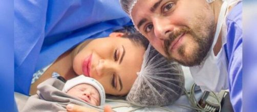 Cacau Colucci d&aacute; &agrave; luz (Reprodu&ccedil;&atilde;o/Instagram/@cacaucolucci)