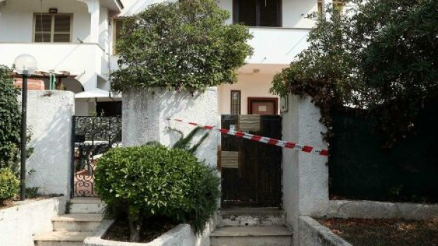 Ardea, pensionata trovata morta in casa: indagato il figlio per omicidio.