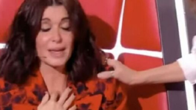 The Voice All Stars : Jenifer tr&egrave;s choqu&eacute;e menace de partir lors du premier prime des cross-battles, source : capture d'&eacute;cran TF1