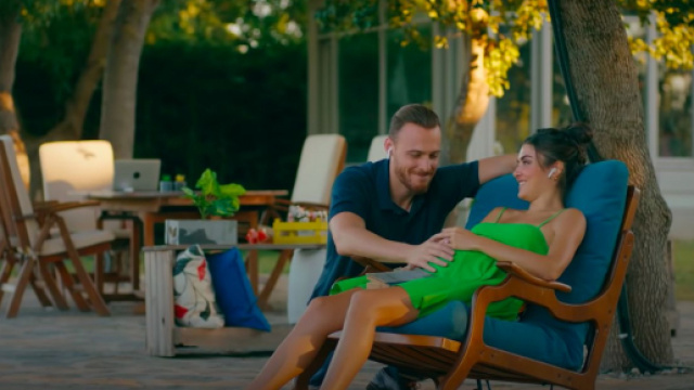 Sen &Ccedil;al Kapımı, spoiler finale: Eda rischia di partorire in un bosco in mezzo al nulla.