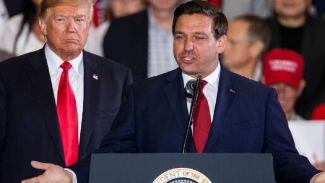 Donald Trump con il governatore Ron De Santis.