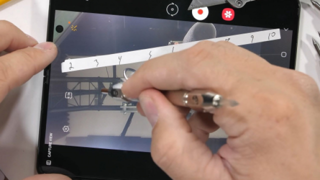 Samsung Galaxy Z Fold 3 non sfigura nel test di resistenza di JerryRigEverything (VIDEO)