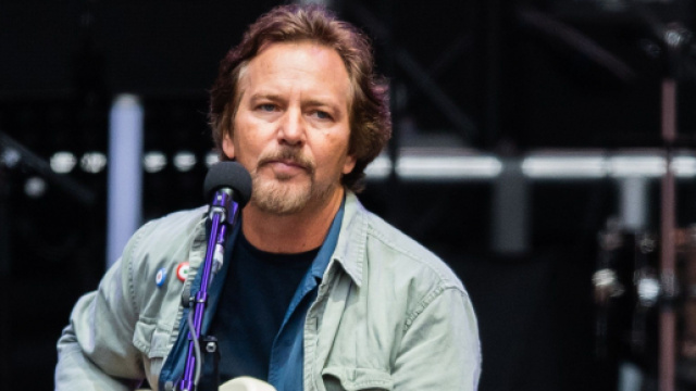Eddie Vedder ha pubblicato un nuovo singolo e ha annunciato il nuovo album solista.