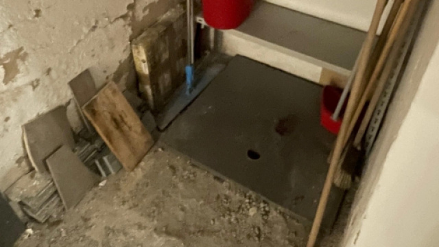 Trieste, 17enne strangolato dall'amico 21enne per gelosia: gli avrebbe teso un'imboscata.