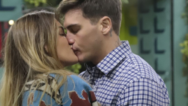 GFVip, Basciano ai ferri corti con Sophie: &lsquo;Ufficialmente, non stiamo pi&ugrave; insieme&rsquo;.