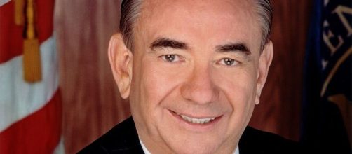 Tommy Thompson during the early 2000' [Image source: Department of Health and Human Services/Wikimedia Commons]