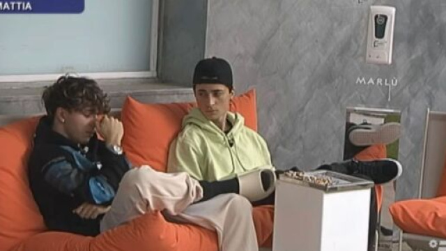 Amici 21, Mattia scopre che potrebbe lasciare la scuola: a rischio dopo l'infortunio.