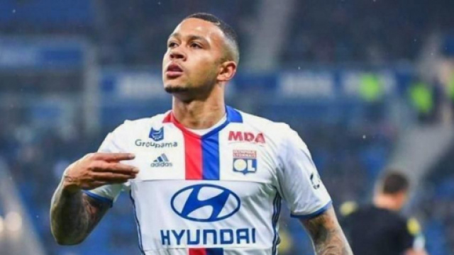 Memphis Depay sarebbe nel mirino della Juventus.