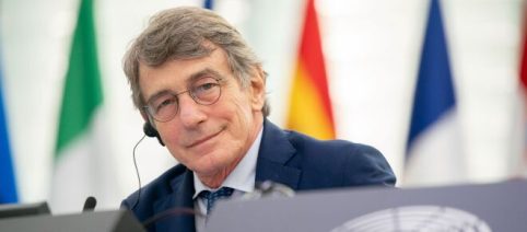 Ce n’est pas vrai : Les tests RCP ‘pas fiables’, la mort de David Sassoli liée à la piqûre de rappel