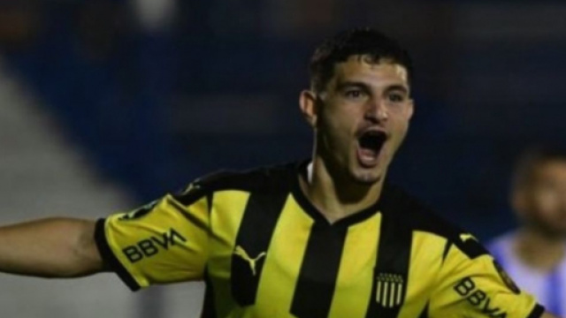 Agustin Alvarez, punta del Penarol.