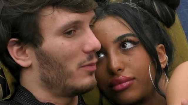 Grande Fratello Vip, Manuel scrive a Lul&ugrave; prima di lasciare il reality: 'Sei vita, ti amo'.