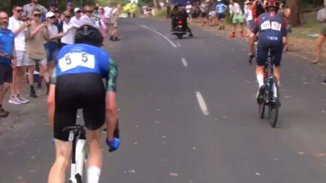 Ciclismo, l'attacco decisivo di Luke Plapp al Campionato Australiano.