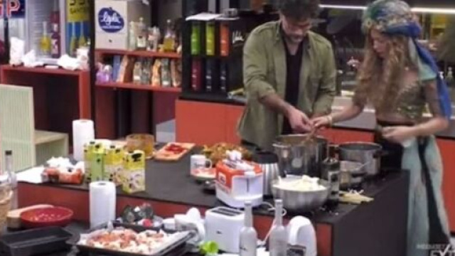 GF Vip, danni in cucina per Bar&ugrave; e Soleil.