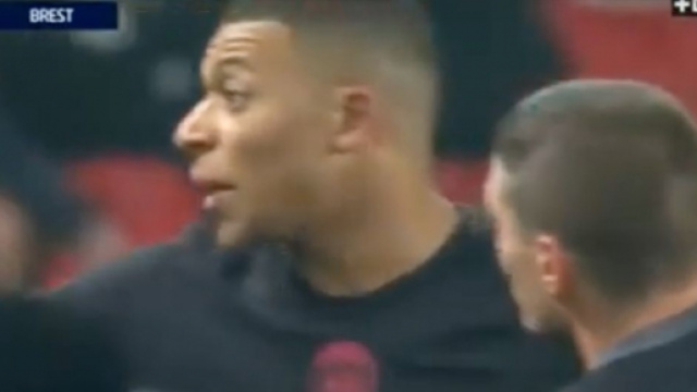 Kylian Mbapp&eacute; en col&egrave;re apr&egrave;s les arbitres de PSG-Brest. (cr&eacute;dit YouTube)