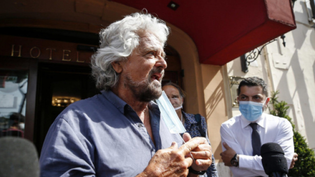 Beppe Grillo indagato a Milano.