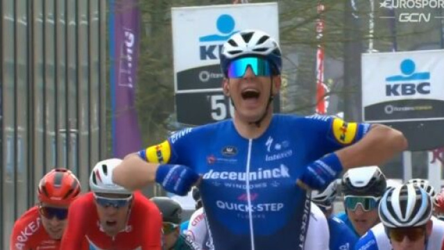Davide Ballerini, vincitore un anno fa della Het Nieuwsblad, prima classica del ciclismo belga.