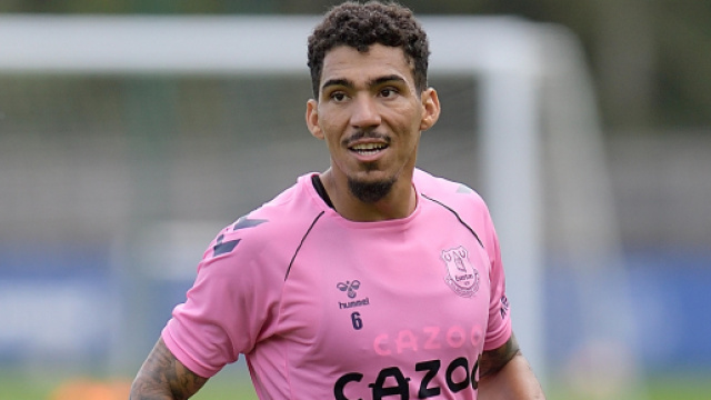 Allan con la maglia dell'Everton.