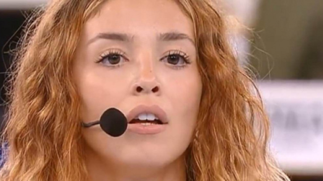 Amici, daytime 21 gennaio: Serena in lacrime, Alex e Calma rivali in casetta.