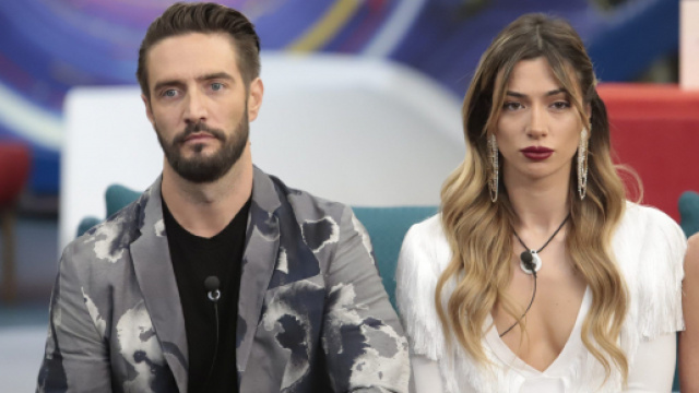 Grande Fratello Vip, i concorrenti su Alex e Soleil: 'Tra loro preliminari artistici'.